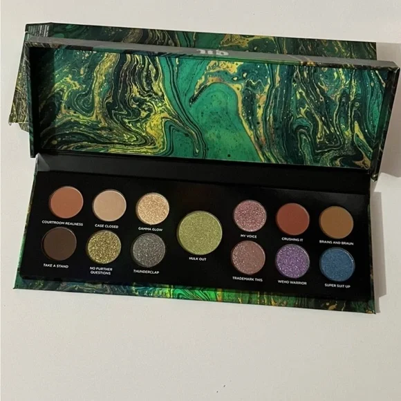 URBAN DECAY x MARVEL SHE-HULK EYESHADOW PALETTE - Picture 9 of 11
